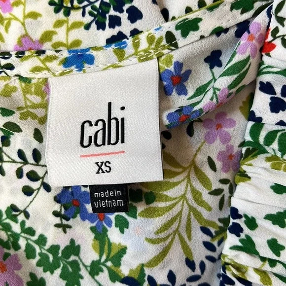 Cabi Beautiful Floral V-Neck Sleeveless Blouse. Size XS. Runs bigger. NWOT. - Picture 5 of 6